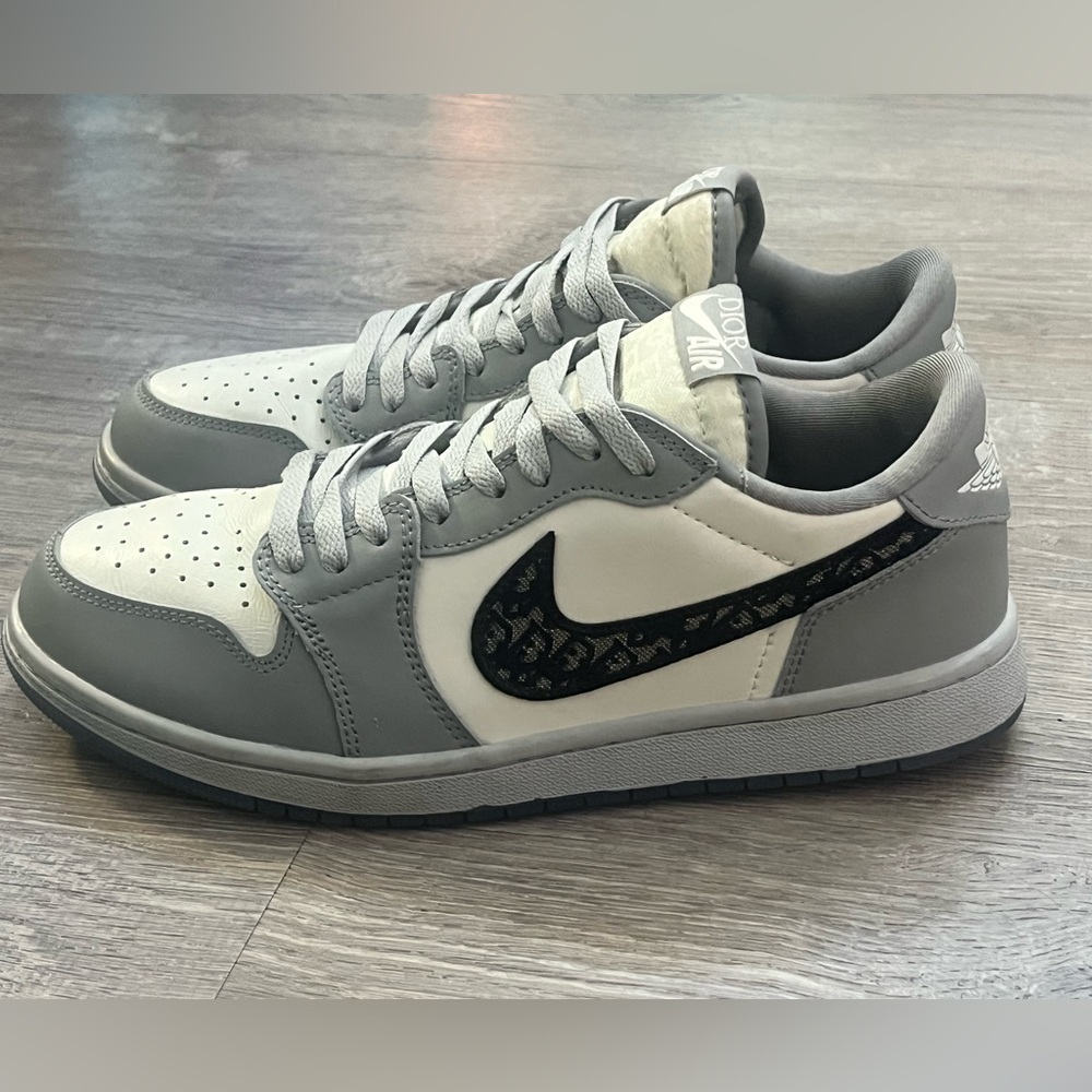 Dior x Air Jordan 1 Low men’s size 8.5/womans 10.5